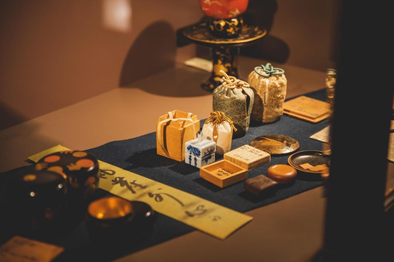 Arima Onsen Tocen Goshobo Kobe Exterior foto A set of Chinese tea utensils