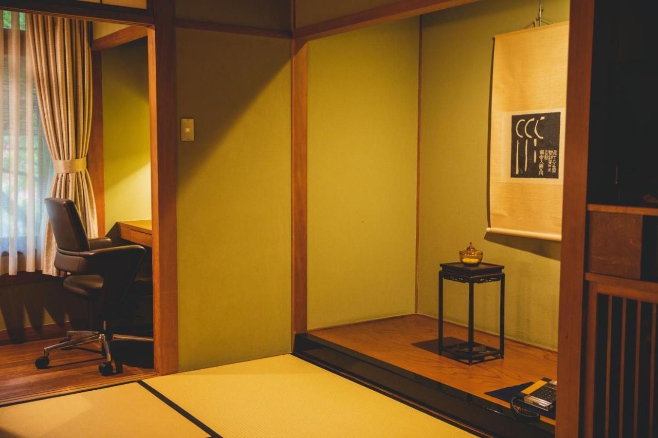 Arima Onsen Tocen Goshobo Kobe Exterior foto A tokonoma in a Japanese room